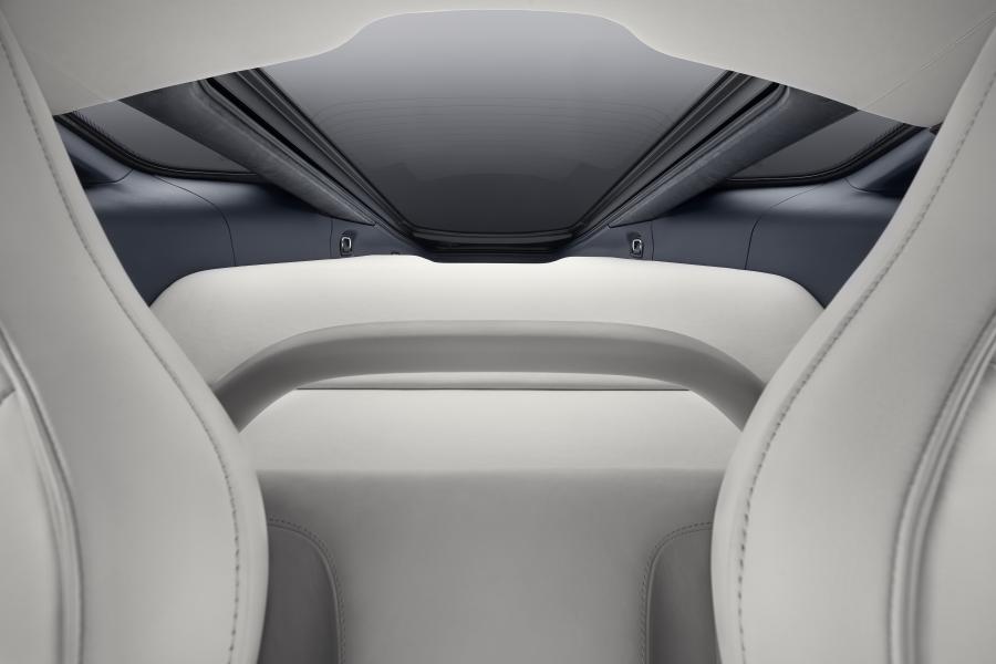 Детали интерьера McLaren GT 2019 года  (фото 23 из 44)